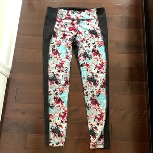 Under armor ankle-length leggings with pattern